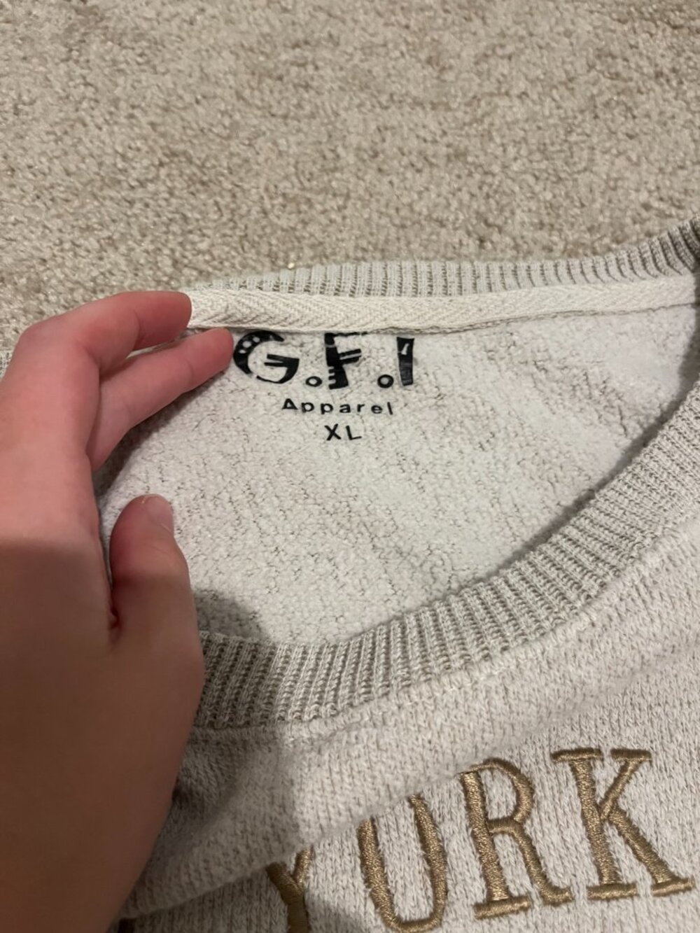 🗽 Embroidered NYC Sweatshirt! - Picture 4 of 5